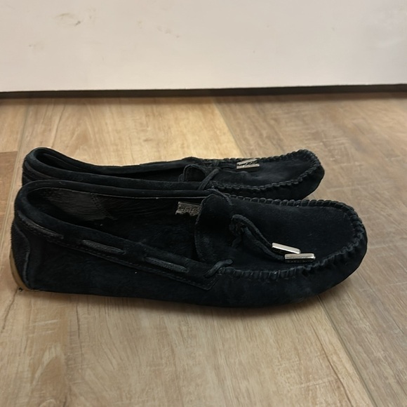 UGG women’s black fur lined moccasins size 7 - Picture 2 of 8